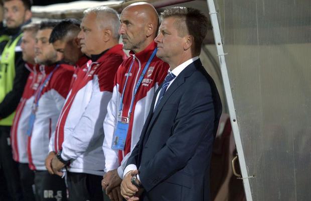 DINAMO - GAZ METAN // Dusan Uhrin, fără 3 jucători + Ce spune despre scandalul cu medicul echipei: „Totul e o minciună”