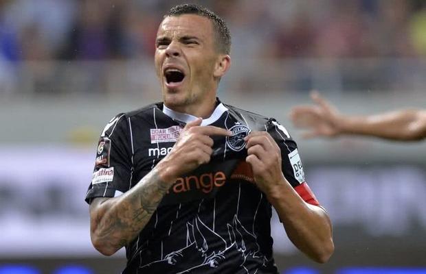 DINAMO // Dan Nistor, ridicat la rang de simbol » Fanii au cerut să aiba poză ca Hîldan, pe autocar: „Reprezintă spiritul lui Dinamo!"