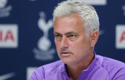 Tottenham se întărește în defensivă! Ce fundaș a semnat pe 5 ani cu formația lui Mourinho