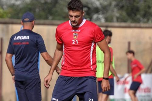 Adrian Petre a debutat la Cosenza // foto: Instagram @adrianpetre9