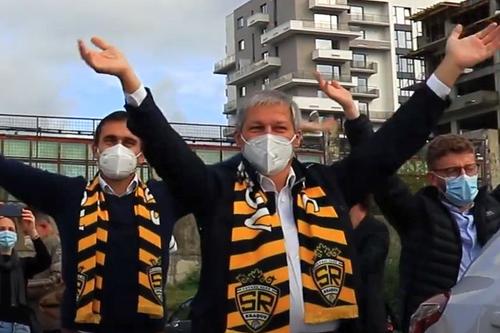 Dacian Cioloș, ultras de ocazie. A cântat pentru SR Brașov, apoi a început să strângă semnături / Captură Alianța USR PLUS