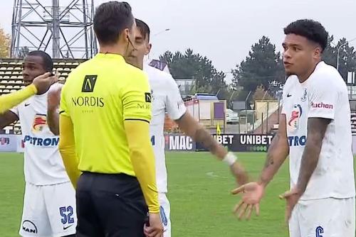 Nemulțumirea celor de la Farul după golul înscris de FC Argeș // foto: captură DigiSport