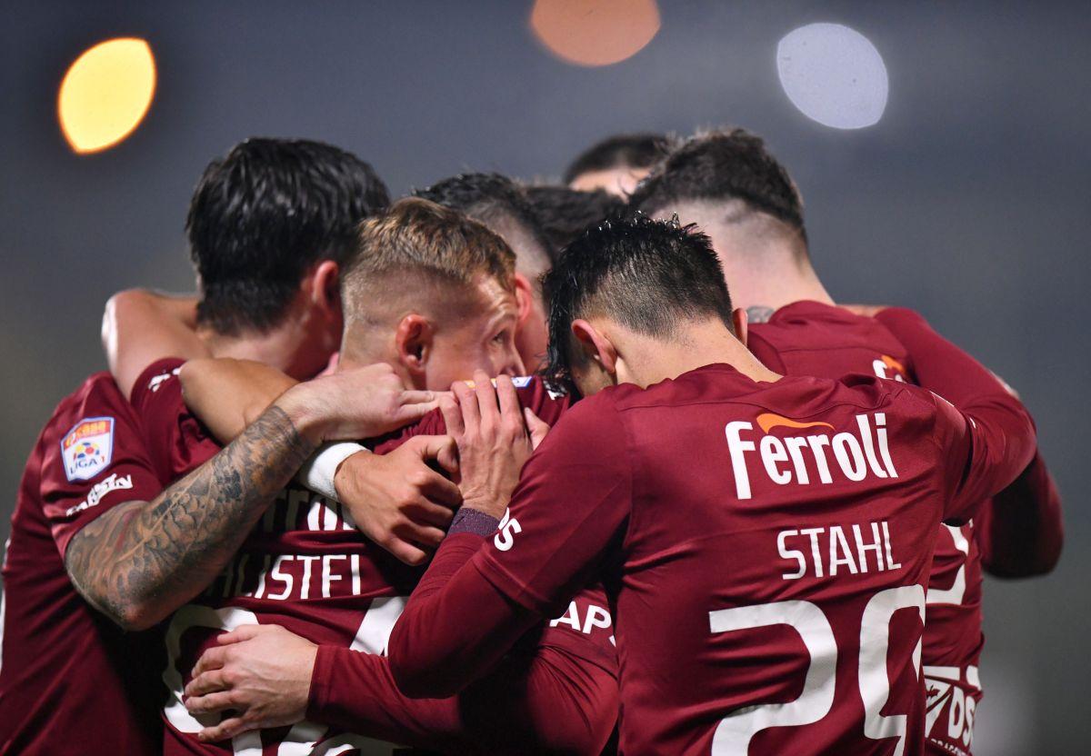 Rapid l-a dat pe spate pe Costin Lazăr » 5 fotbaliști lăudați: „Cel mai bun cuplu din Liga 1!” + îi vede pe giuleșteni în play-off