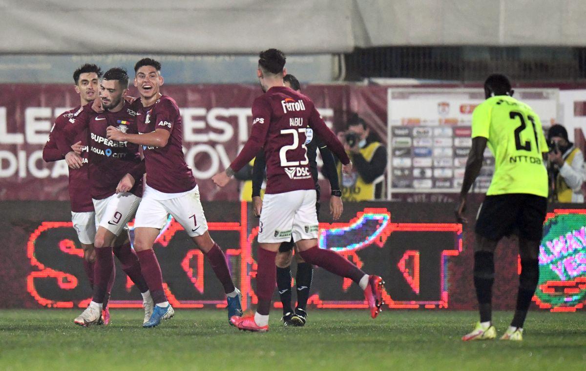 Rapid l-a dat pe spate pe Costin Lazăr » 5 fotbaliști lăudați: „Cel mai bun cuplu din Liga 1!” + îi vede pe giuleșteni în play-off