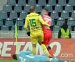 Darius Olaru, doborât în careul lui CS Mioveni // foto: captură DigiSport