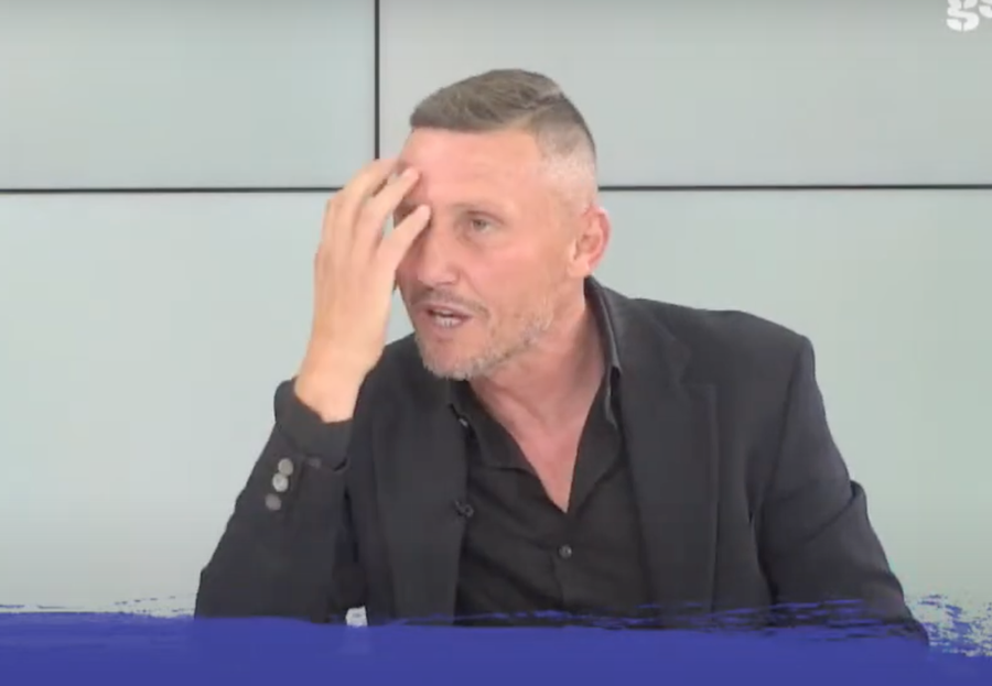 Daniel Chiriță arată ochiul lovit de Ganea Episod neștiut cu violentul Ionel Ganea: bătaie în seara barajului pierdut cu Slovenia. „Mi-a dat un pumn și a sărit pe mine. Mi-a învinețit ochiul. Mi-au pus o șapcă să nu vadă Hagi”