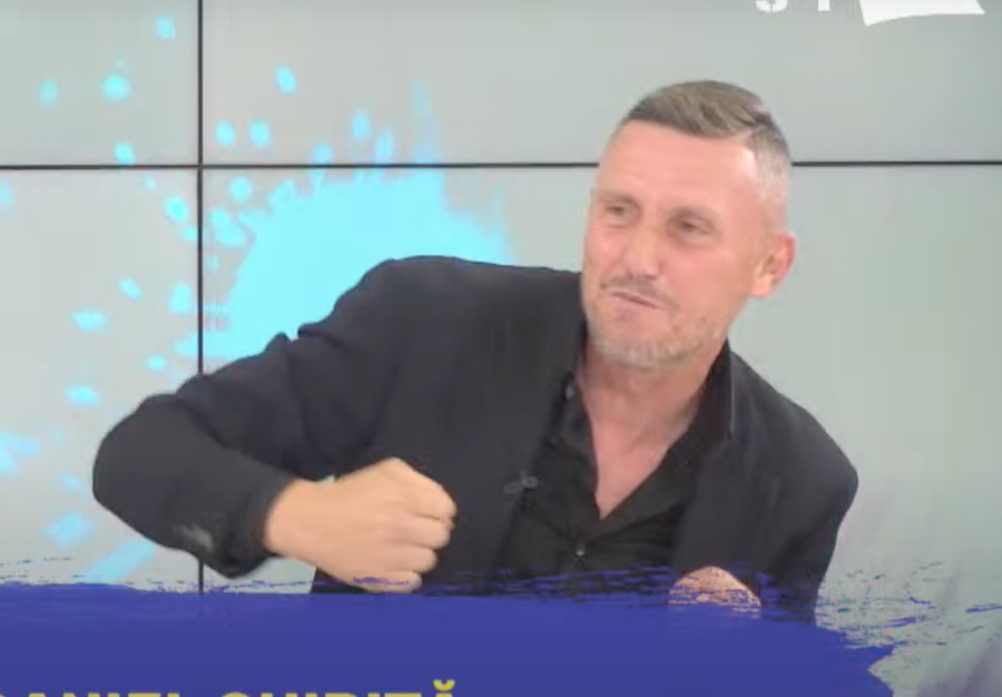 Daniel Chiriță exemplifică lovitura cu pumnul dată de Ganea Episod neștiut cu violentul Ionel Ganea: bătaie în seara barajului pierdut cu Slovenia. „Mi-a dat un pumn și a sărit pe mine. Mi-a învinețit ochiul. Mi-au pus o șapcă să nu vadă Hagi”