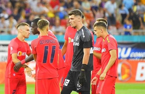 Ștefan Târnovanu și Valentin Crețu au intrat în conflict în timpul meciului câștigat de FCSB în fața celor de la UTA Arad.
FOTO: GSP
