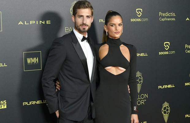 Izabel Goulart a atras toate privirile la decernarea Balonului de Aur » Cum a apărut fotomodelul brazilian