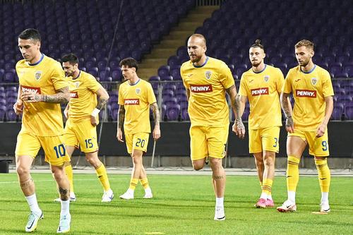 Drăgușin poartă numărul 3 la națională, Burcă joacă cu #15 // foto: Imago Images