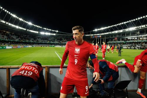 Robert Lewandwski, la finalul meciului cu Lituania / Foto: Imago