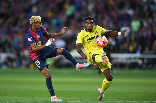 Duel între Lamine Yamal și Costa, în meciul Barcelona - Villarreal din finalul campionatului trecut / Foto:: Imago