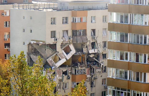 Tatăl lui Costel Gâlcă locuiește imediat lângă blocul care a explodat în Rahova! Antrenorul a copilărit în acel imobil