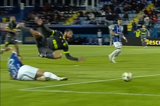 Radu Petrescu, „praf” la Farul Constanța - FC Argeș: a acordat un penalty, anulat ulterior de VAR. În plus, a iertat un jucător de eliminare