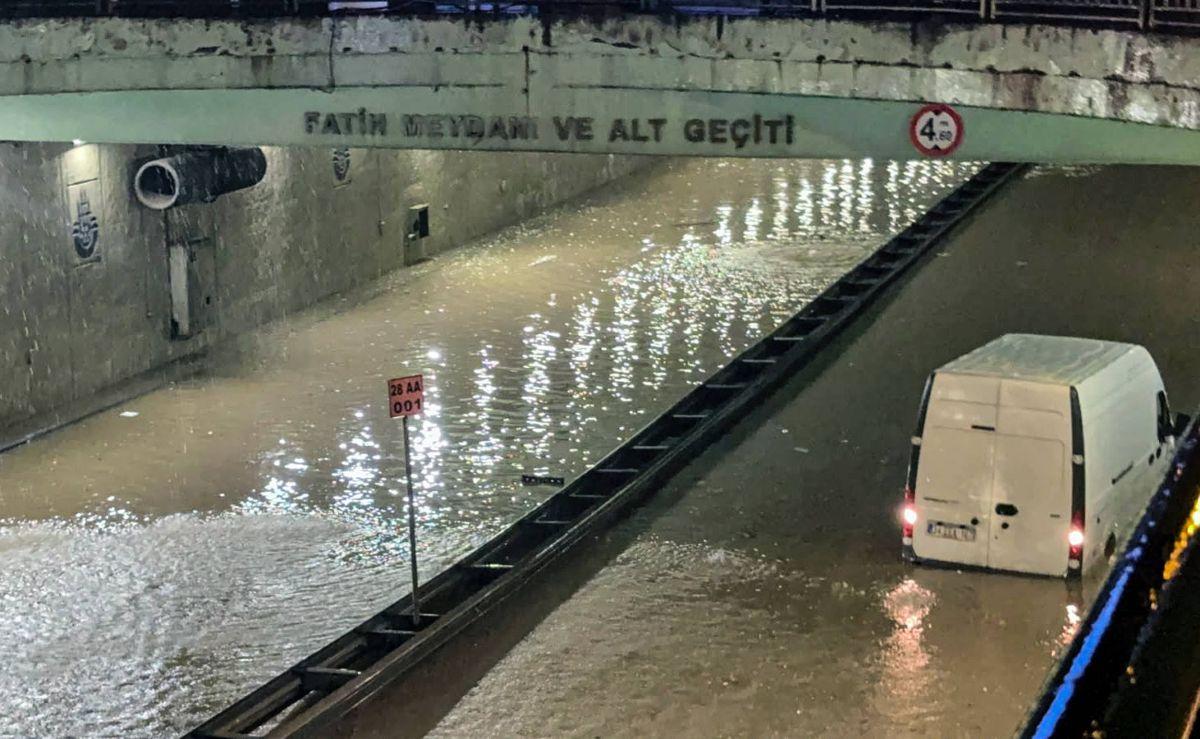 Inundațiile apocaliptice paralizează fotbalul » Se amână 3 meciuri?