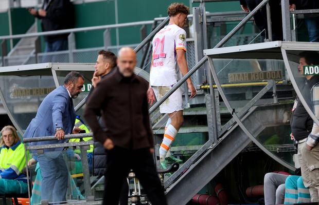 Tensiuni la echipa lui Dennis Man » Antrenorul Bosz a găsit fotbalistul vinovat: „Chiar așa tare te-a deranjat soarele?!”