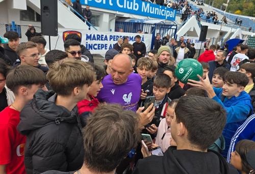 Florin Prunea s-a distrat la demonstrativul de la Râmnicu Vâlcea, în ciuda unui gol încasat din lovitură liberă, de la mare distanță, printre picioare.
