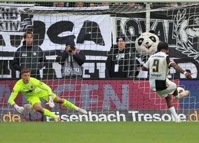Meci cu PATRU penalty-uri dictate și executate în Bundesliga