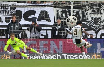 Meci cu PATRU penalty-uri dictate și executate în Bundesliga