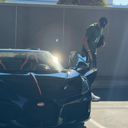 Bugatti W16 Mistral, mașina de 5 milioane de dolari a lui Luka Doncic  // foto: captură X @Lakers