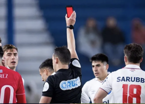 Inovație în arbitraj: a apărut cartonașul electronic! Unde a fost testat + Prima problemă găsită