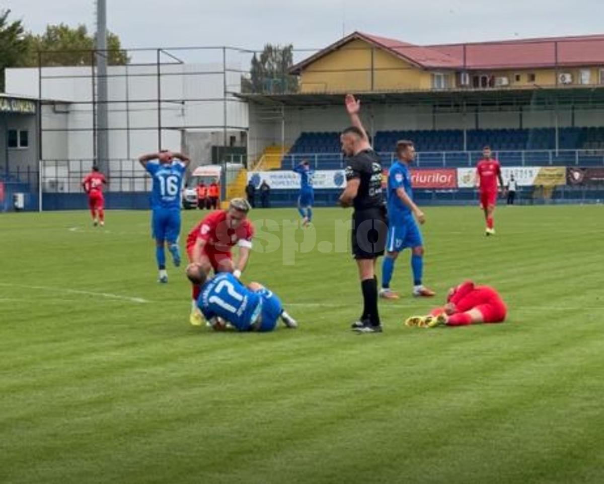 „Băăă, i se vede osul!!” » Scene de coșmar în Liga 2: fractură deschisă, i-a terminat cariera! Atenție, imagini șocante!