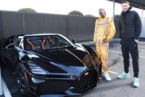 Până la Tesle zburătoare, superstarul echipei a apărut cu hypercar-ul de 5 milioane $ și l-a lăsat perplex pe Snoop Dogg