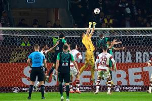 Rapid - Corvinul, reîntâlnire în Superliga după 34 de ani » Dobre deschide scorul din penalty