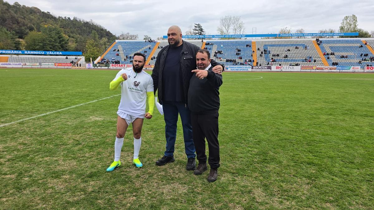 Neveu, magnet la autografe! » Lui Prunea, Torje și Marius Niculae nu le-a venit să creadă ce se întâmplă pe gazon
