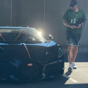 Bugatti W16 Mistral, mașina de 5 milioane de dolari a lui Luka Doncic  // foto: captură X @Lakers