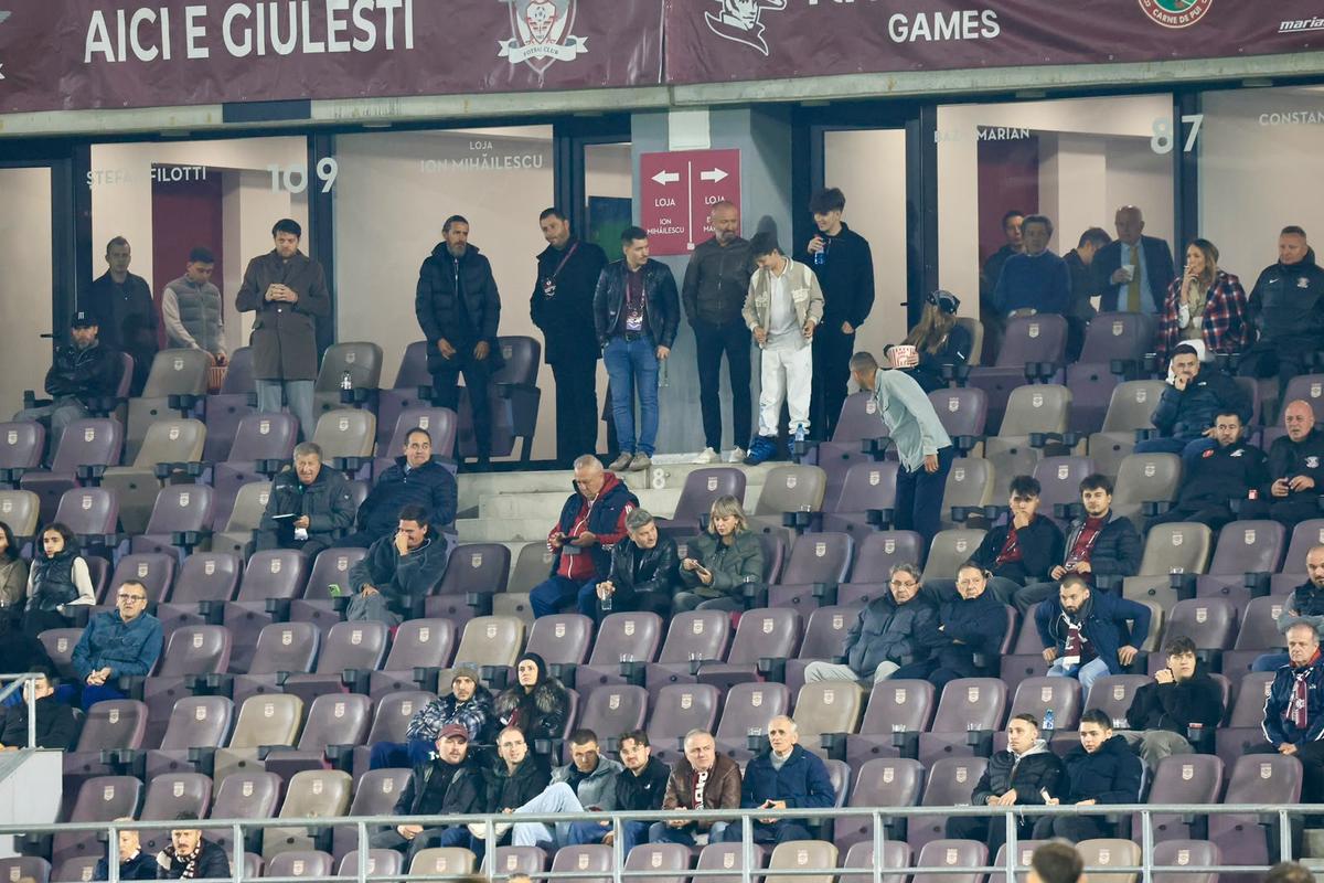 Note GSP la Rapid - Corvinul » Cine „așteaptă telefonul lui Hagi” și ce jucător al giuleștenilor a fost „fantomă”, după ce a atins mingea de doar 6 ori