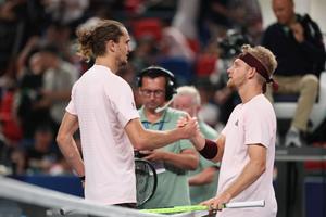 Alexander Zverev, învins în semifinale la Shanghai, după ce a condus cu 1-0 la seturi