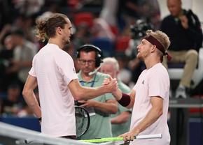 Alexander Zverev, învins în semifinale la Shanghai, după ce a condus cu 1-0 la seturi
