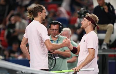 Alexander Zverev, învins în semifinale la Shanghai, după ce a condus cu 1-0 la seturi