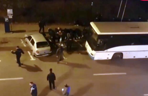 FC ARGEȘ - PETROLUL // VIDEO Scandal în centrul Piteștiului! 30 de fani ploieșteni au fost arestați