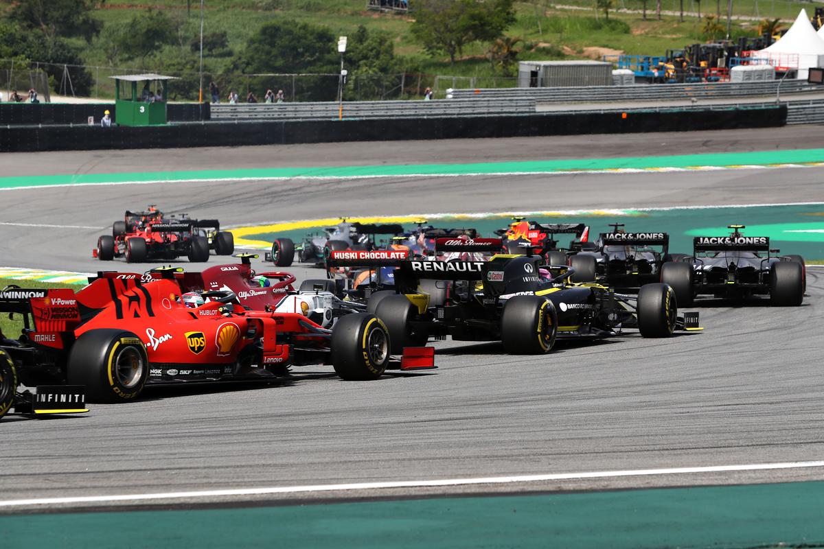 Colaps Ferrari: Vettel și LeClerc s-au scos reciproc din Marele Premiu al Braziliei: Verstappen, campion și favorit la locul 3 general!