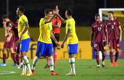 Cel mai fericit jucător în tot haosul de la Dinamo: e antrenat de Jose Peseiro, iar recent s-a întâlnit cu Firmino