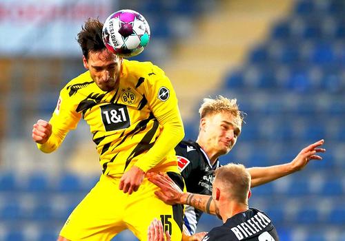 Hummles într-un duel aerian, foto: Guliver/gettyimages
