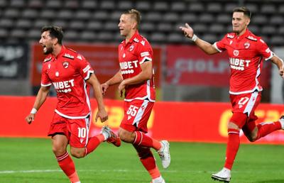Fotbaliști excelenți, de 8 ori mai ieftini decât ce a luat Dinamo » Golgeter cu 3.500 de euro + echipa-tip a străinilor angajați pe bani puțini