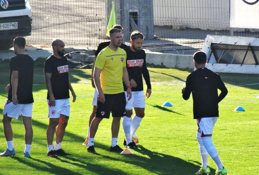 Mădălin Udrea, în galben, preparatorul fizic al lui Dinamo Burcă face presing pentru revenirea lui Dănciulescu + Cine e omul pe care l-a întors din drumul spre SUA: „Voia să plece la muncă acolo. Am o apăsare că i-am schimbat firul vieții!”