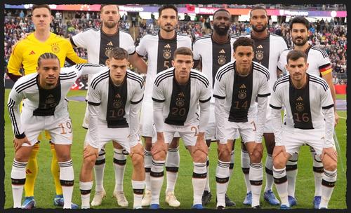 Portarul Barcelonei, Marc-Andre ter Stegen, a resimițit dureri puternice la spate și va părăsi sâmbătă cantonamentul naționalei Germaniei pentru a se întoarce la club. Selecționerul Julian Nagelsmann n-a putut preciza câtă vreme va lipsi. Foto: Imago