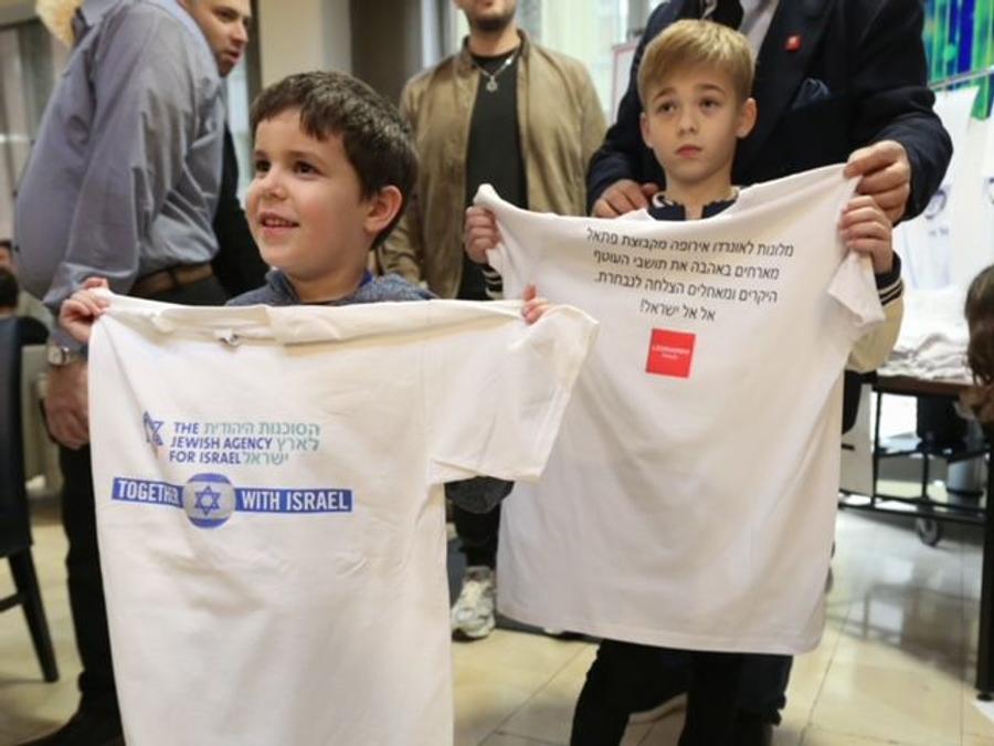 Alt gest emoționant. Copiii israelieni rămași orfani după atacul Hamas s-au întâlnit cu jucătorii naționalei