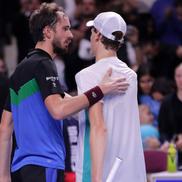 Daniil Medvedev și Jannik Sinner la finalul meciului FOTO Imago Images