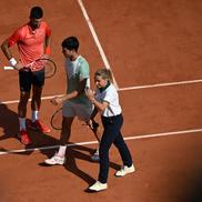 Novak Djokovic și Carlos Alcaraz în timpul semifinalei de la Roland Garros FOTO Imago Images
