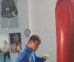 „Fără droguri, femei, băutură, nimic nu mă deraiază!” » La doar 18 ani, Antonio Dumitru s-a metamorfozat dintr-un puști grăsuț într-un boxer care lovește năprasnic: „Casca de amatori mă sufocă!”