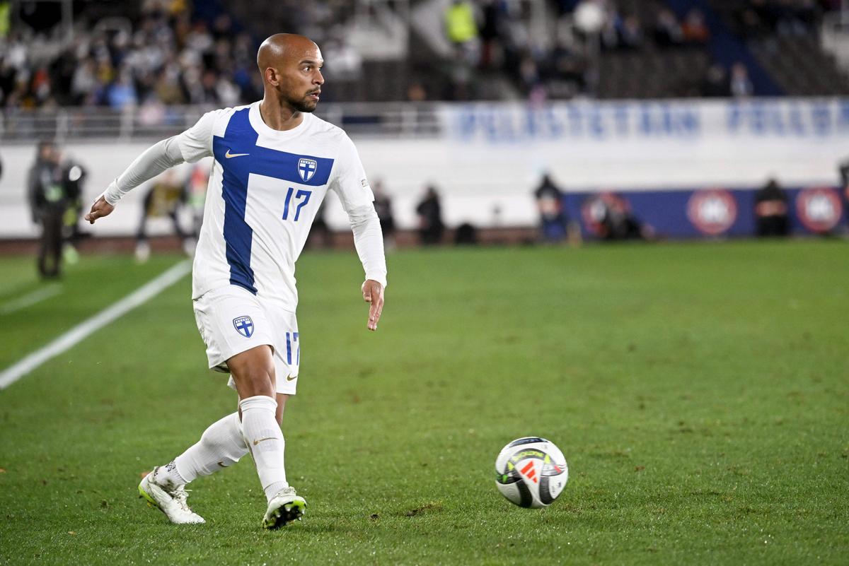 Nemaivăzut! Toți s-au descălțat » Protest inedit în Nations League, la finalul campaniei istorice negative: „Plecați cu toții”