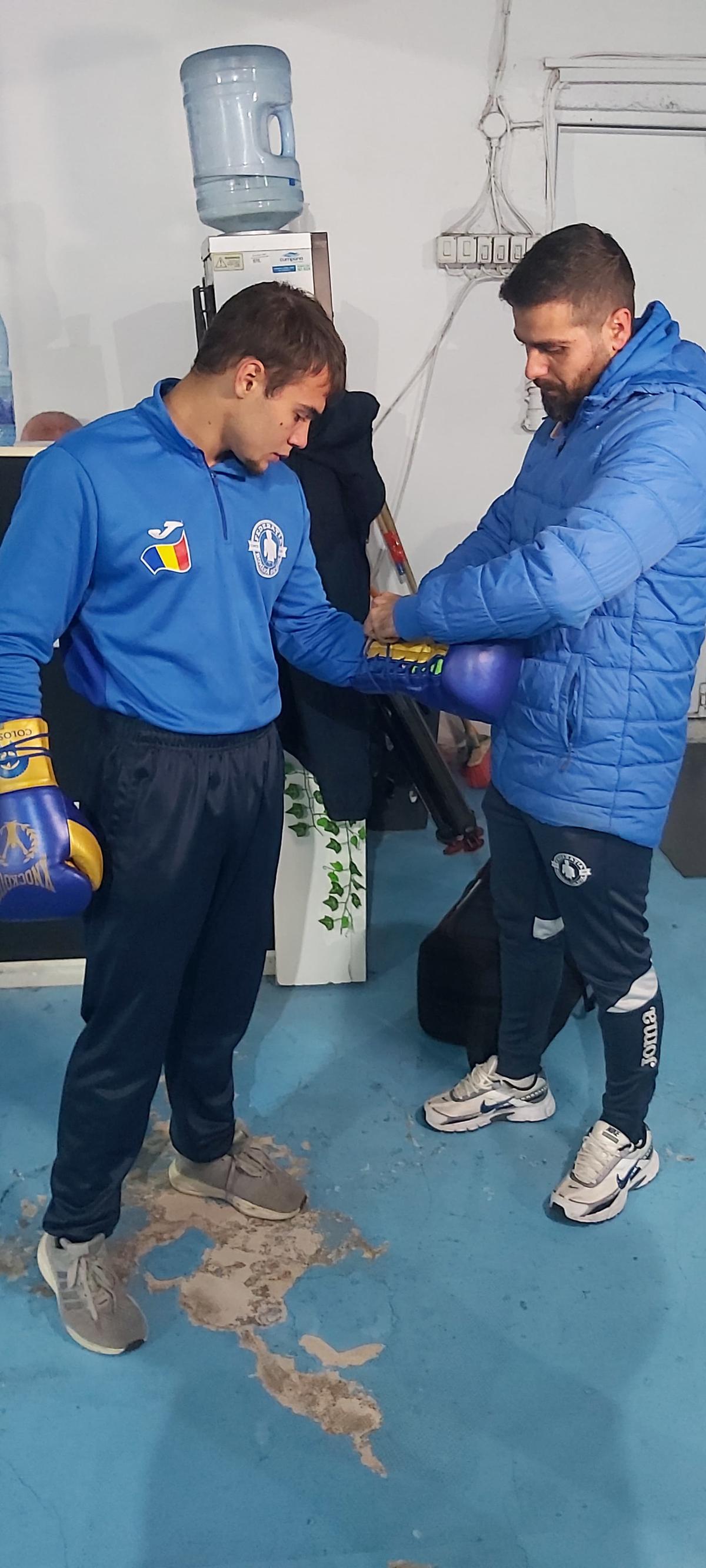 „Fără droguri, femei, băutură, nimic nu mă deraiază!” » La doar 18 ani, Antonio Dumitru s-a metamorfozat dintr-un puști grăsuț într-un boxer care lovește năprasnic: „Casca de amatori mă sufocă!”