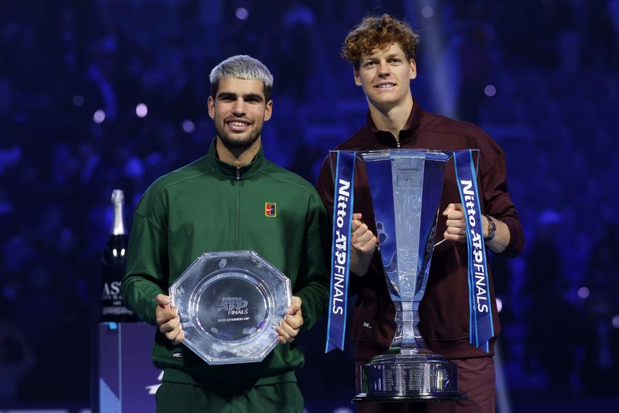 Carlos Alcaraz și Jannik Sinner/Foto: Getty Images Lorenzo Musetti și-a mărturisit pasiunea pentru fotbal și a făcut câteva comparații interesante: „Sinner e precum Ronaldo, Alcaraz seamănă cu Zidane, iar Djokovic e Baggio”