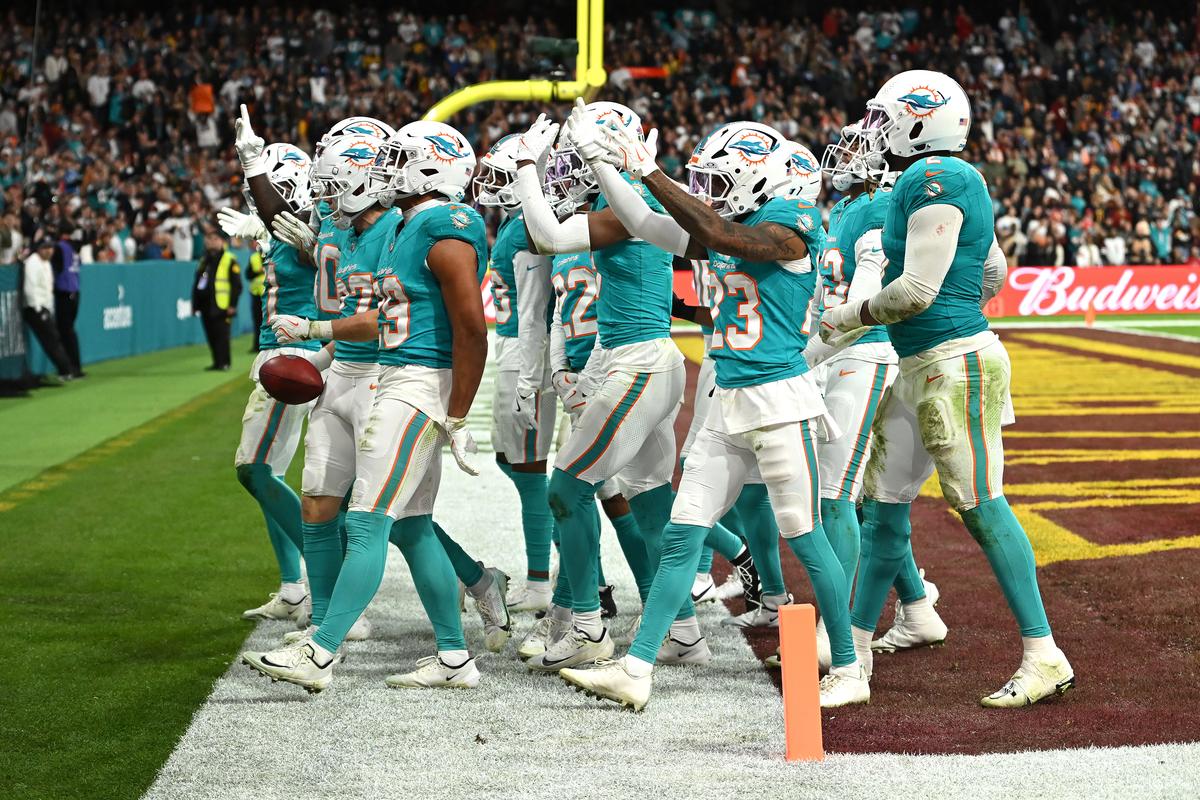 În fața lui Cristian Chivu și a Nadiei Comăneci, două echipe din NFL au oferit un meci spectaculos pe Santiago Bernabeu, încheiat după prelungiri