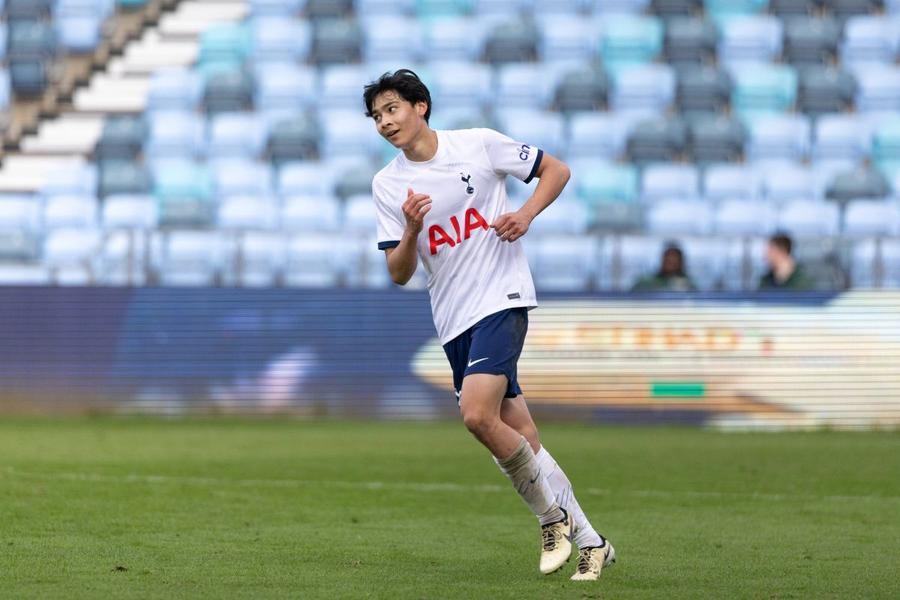 Han Willhoft-King a bifat doar opt minute la echipa U21 a lui Manchester City / Foto: Imago A renunțat la fotbal pentru a se înscrie la Oxford! » „Mă plictiseam la antrenamentele lui. Era pierdere de timp”